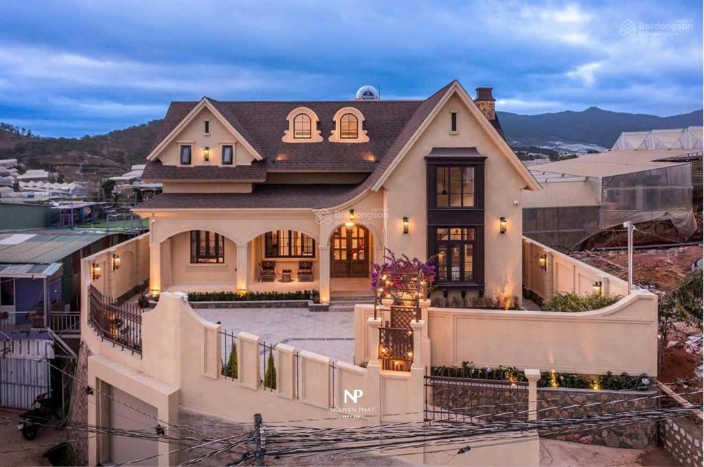 Biệt thự đẹp phong cách châu âu đường đankia, p7, đà lạt. dt 300m2, đường ô tô. giá 17 tỷ