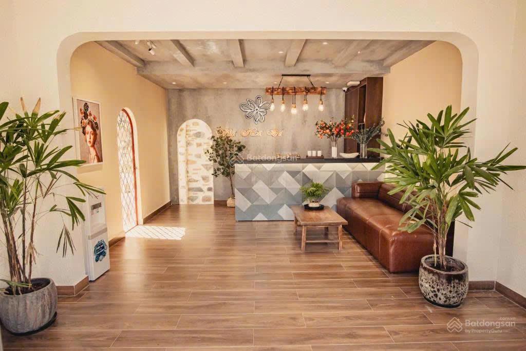 Biệt thự đẹp mặt tiền đường huyền trân công chúa, dt 218m2, 14 phòng kinh doanh. giá 20 tỷ