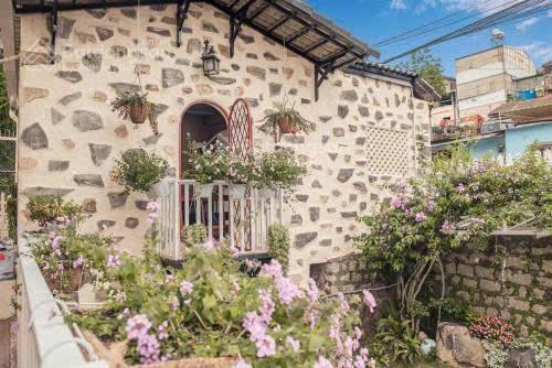 Biệt thự đẹp mặt tiền đường huyền trân công chúa, dt 218m2, 14 phòng kinh doanh. giá 20 tỷ