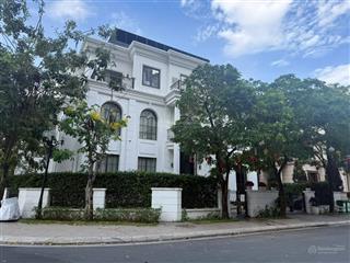 Bán gấp bt vinhomes central park trực diện sông sài gòn 650 tỷ 630m2, sổ hồng riêng.  0938 052 ***