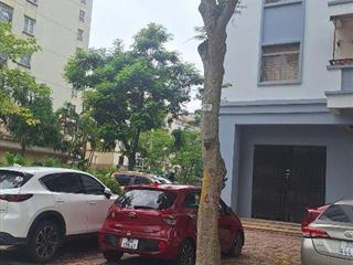 Cho thuê kiot chân đế chung cư K5  khu đô thị Việt Hưng, Long Biên.  Dt 52m2, lô góc 2 mặt tiền