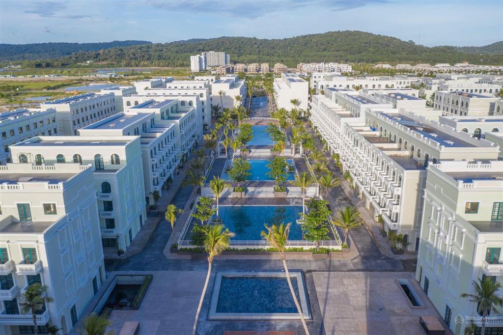 Hàng chuyển nhượng 1 cặp khu waterfront luxury phú quốc bim