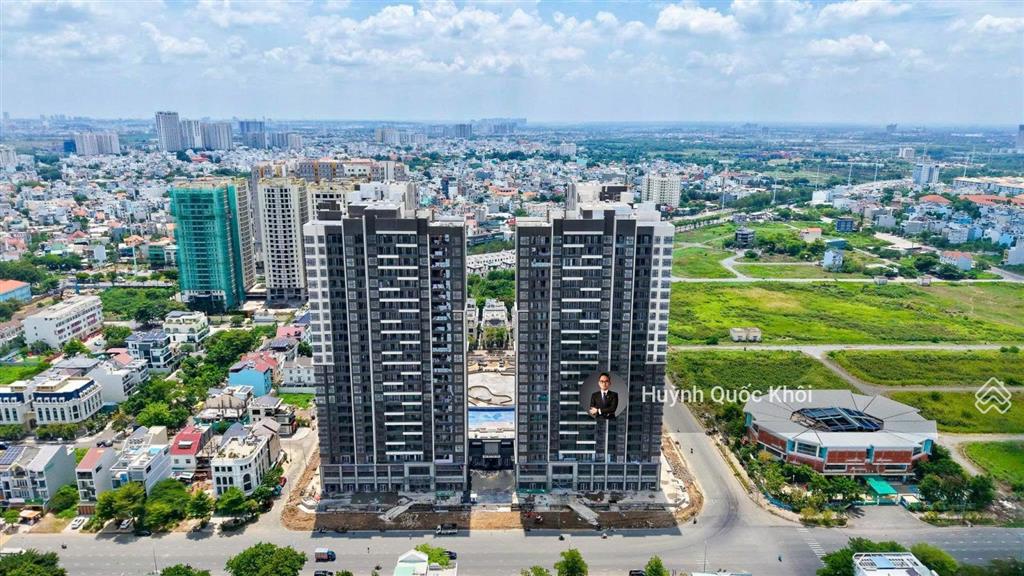 Bán 2pn ban công dài. mặt tiền trương văn bang view sông.  0908 646 ***