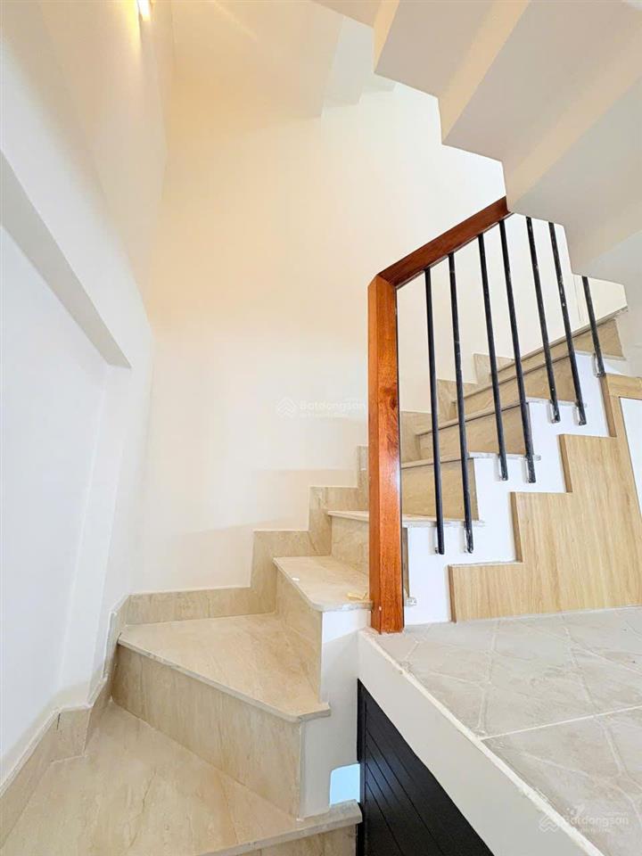 Nhà mới đẹp  trung tâm cmt8  giáp quận 3  dọn vào ở ngay