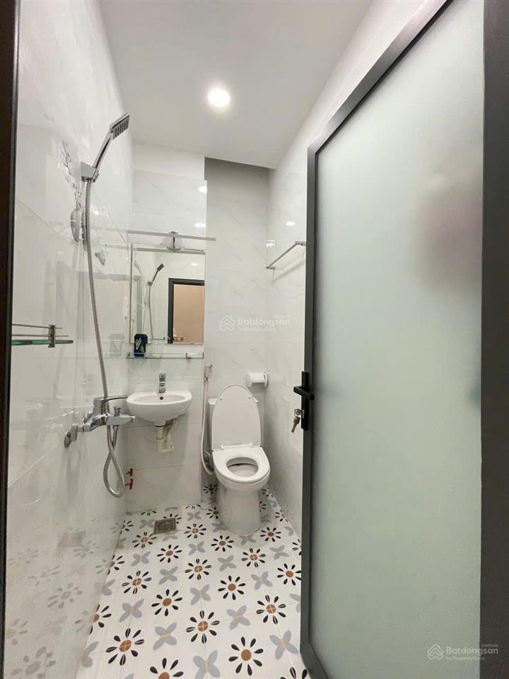Nhà mới đẹp  trung tâm cmt8  giáp quận 3  dọn vào ở ngay