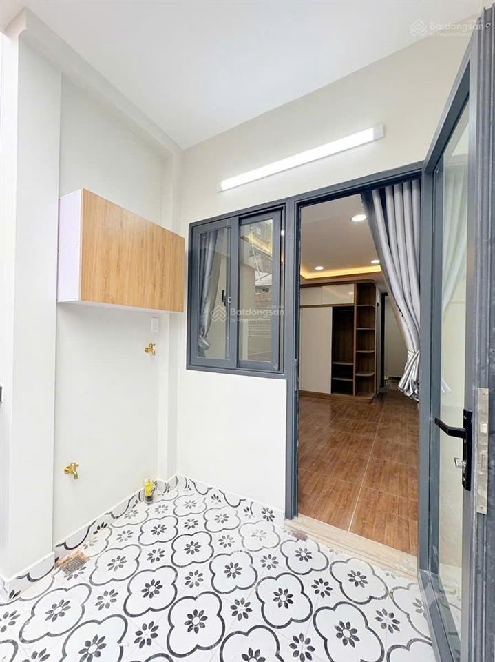 Nhà mới đẹp  trung tâm cmt8  giáp quận 3  dọn vào ở ngay