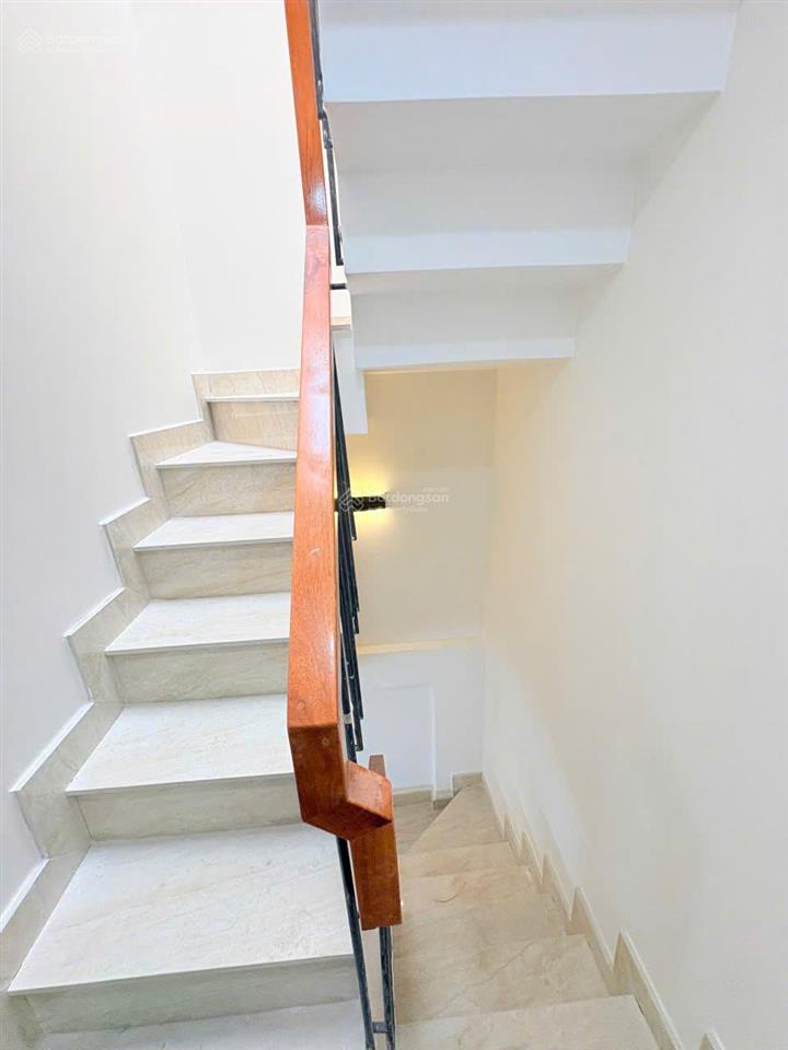 Nhà mới đẹp  trung tâm cmt8  giáp quận 3  dọn vào ở ngay