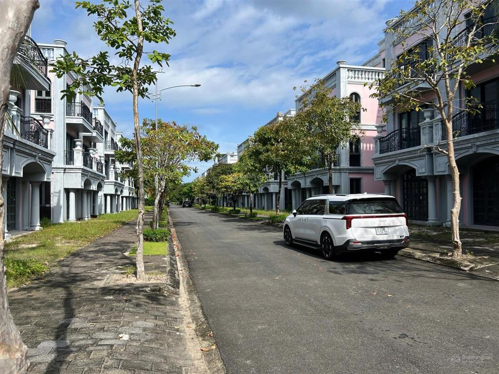 Bán biệt thự song lập khu paris villas gần chợ đêm bãi trường  phú quốc
