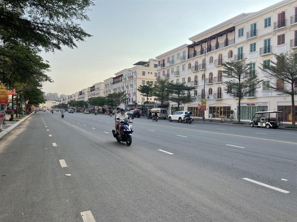 Bán căn nhà 5 tầng trục chính đại lộ an thới kđt sun 35ha phú quốc