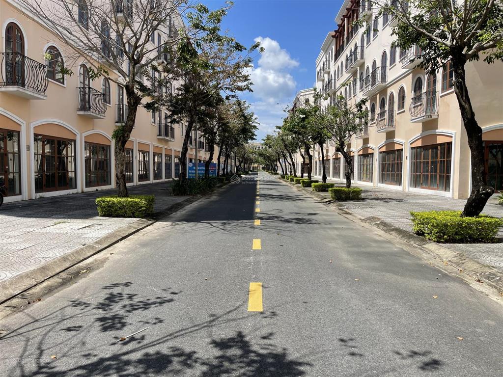 Căn nhà phố dãy r2 giá tốt dự án sun grand city new an thới  phú quốc
