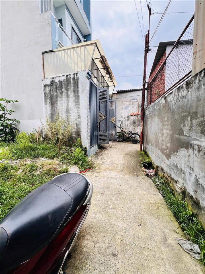 Đất linh xuân 2.7 tỷ vuông vức, shr, xây dựng okey. a/c xem đất alo e. quốc 0786 783 ***