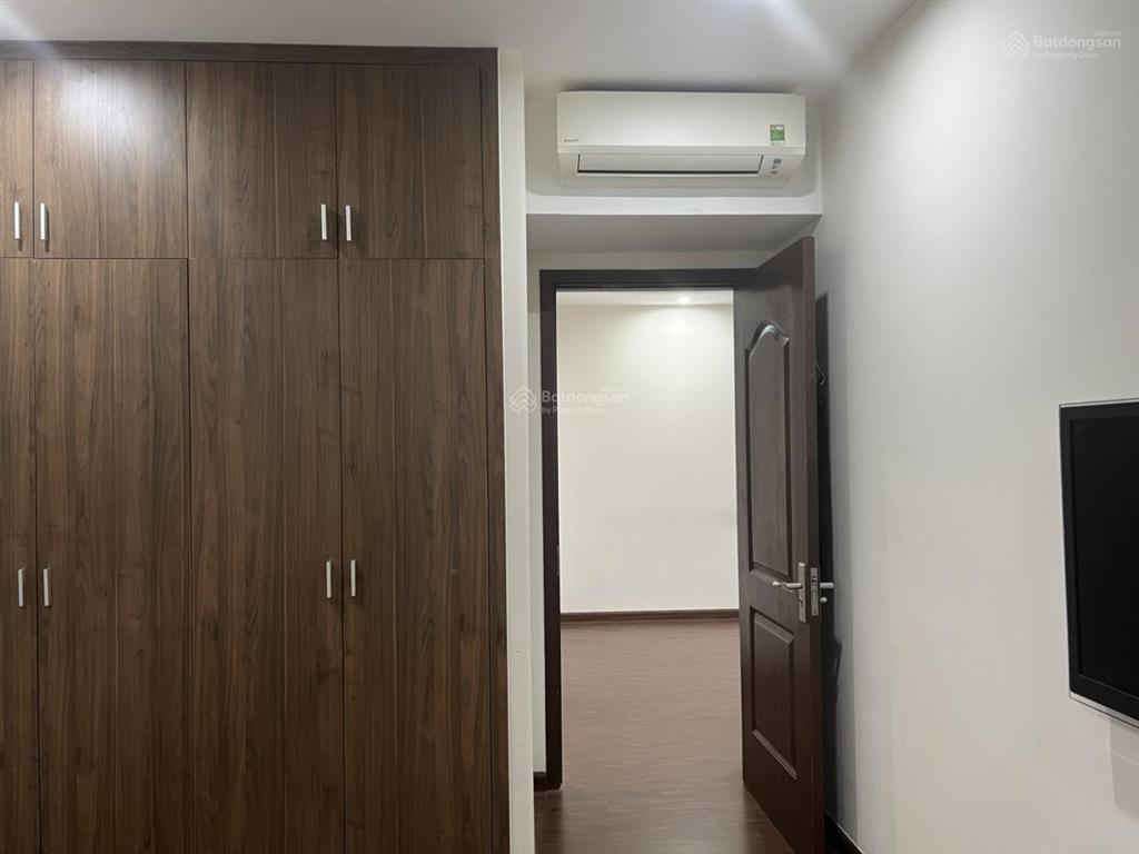 Bán căn hộ 99,5 m2 giá 8,2 tỷ.