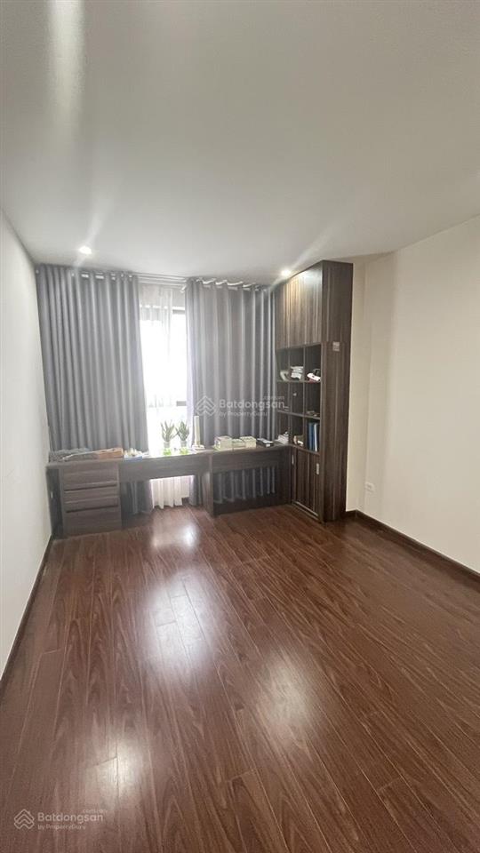 Bán căn hộ 99,5 m2 giá 8,2 tỷ.