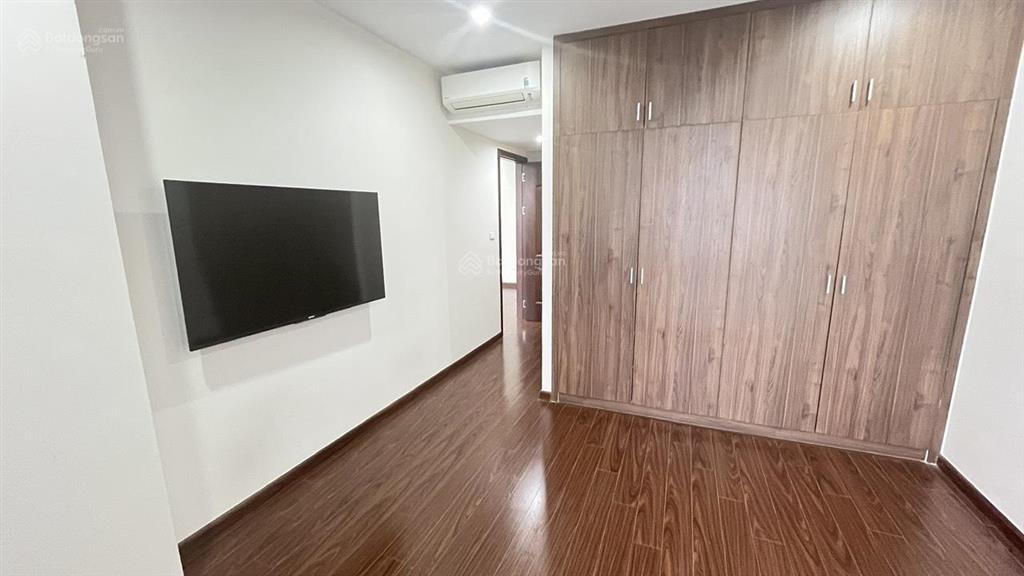 Bán căn hộ 99,5 m2 giá 8,2 tỷ.
