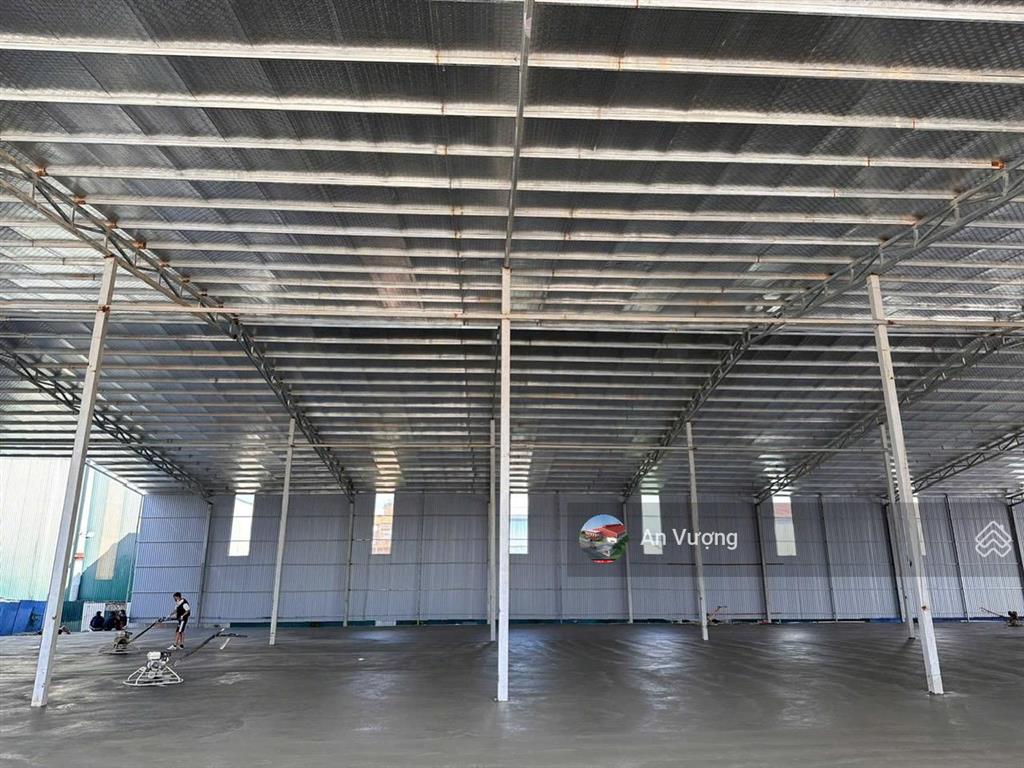 Cho thuê kho xưởng tại quốc oai. dt 3000m2 có ngăn đôi