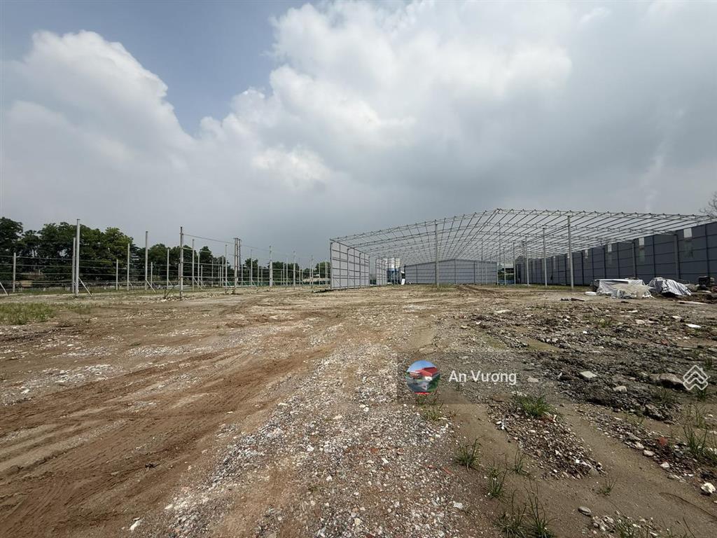 Cho thuê kho xưởng tại quốc oai. dt 3000m2 có ngăn đôi