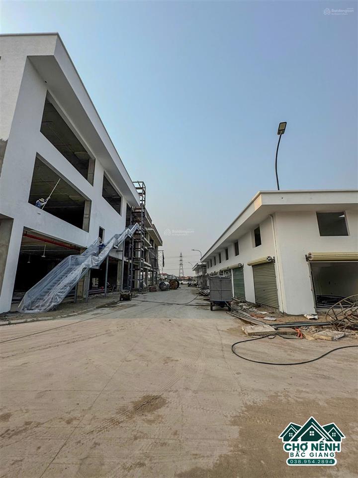 Bán kiot chợ nếnh  2 tầng  56m2  chỉ 1,9 tỉ  phù hợp kinh doanh, cho thuê lợi nhuận cực tốt