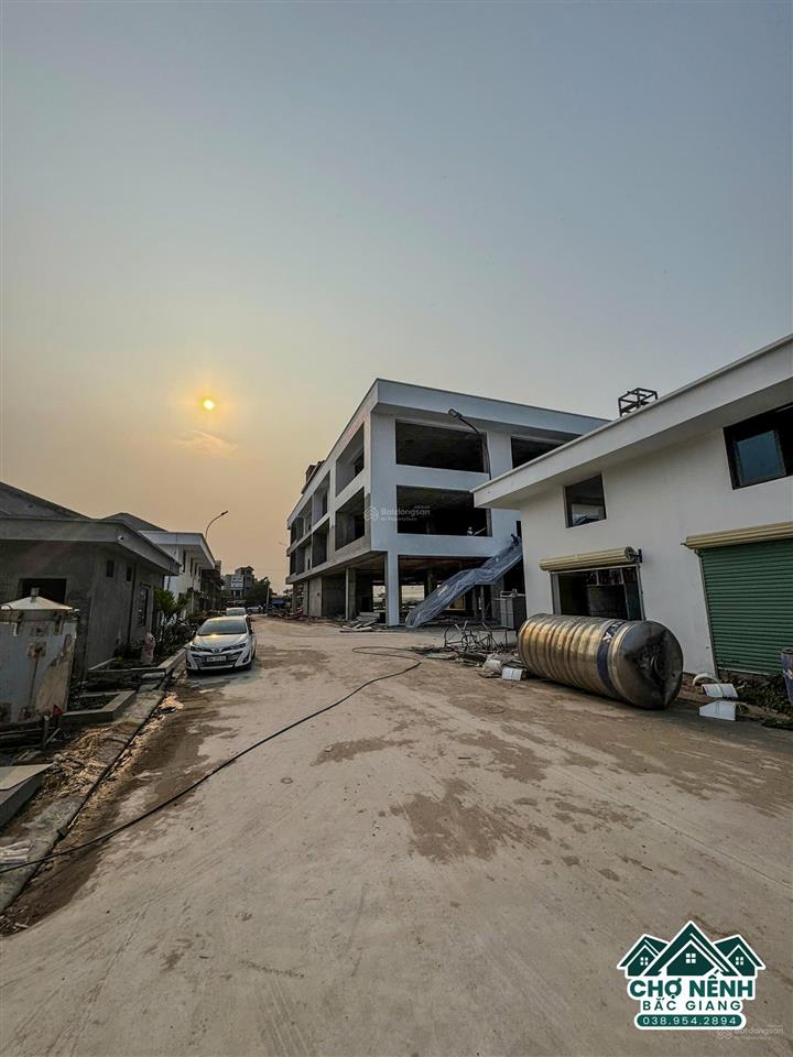 Bán kiot chợ nếnh  2 tầng  56m2  chỉ 1,9 tỉ  phù hợp kinh doanh, cho thuê lợi nhuận cực tốt