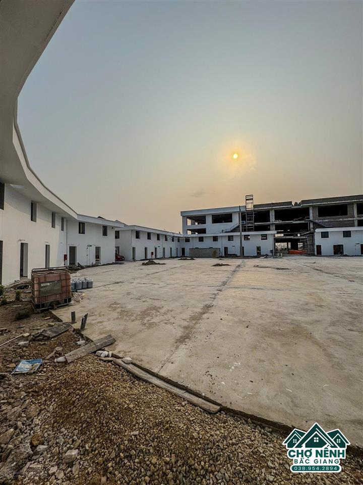 Bán kiot chợ nếnh  2 tầng  56m2  chỉ 1,9 tỉ  phù hợp kinh doanh, cho thuê lợi nhuận cực tốt