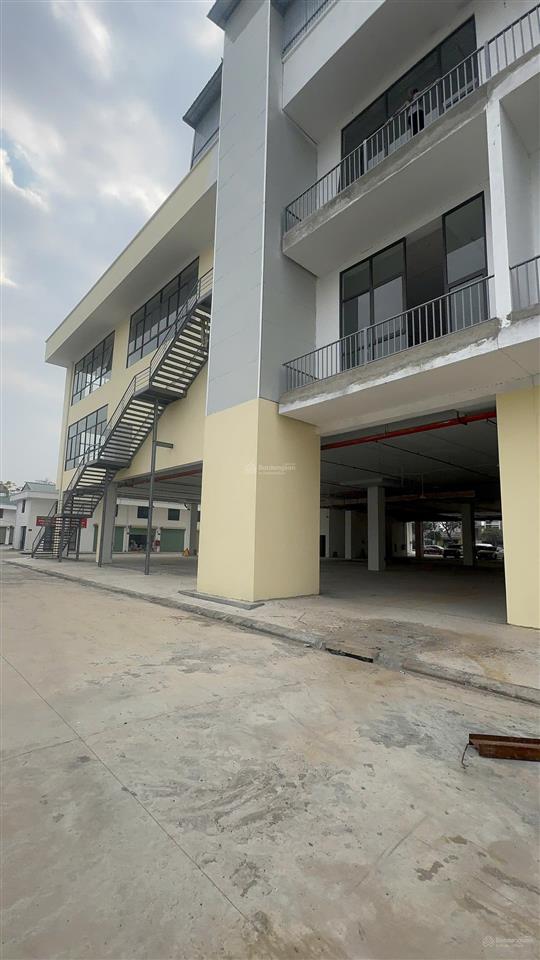 Bán kiốt chợ nếnh  chỉ 1,1 tỉ/ kiốt 2 tầng 56m2  cho thuê, kinh doanh, gần kcn sầm uất