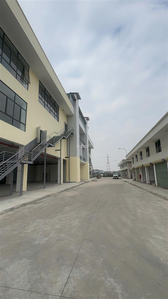 Bán kiốt chợ nếnh  chỉ 1,1 tỉ/ kiốt 2 tầng 56m2  cho thuê, kinh doanh, gần kcn sầm uất