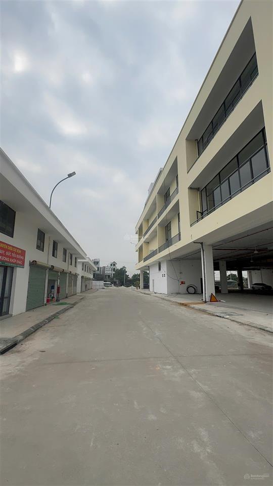 Bán kiốt chợ nếnh  chỉ 1,1 tỉ/ kiốt 2 tầng 56m2  cho thuê, kinh doanh, gần kcn sầm uất