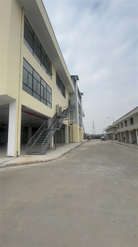 Bán kiốt chợ nếnh  chỉ 1,1 tỉ/ kiốt 2 tầng 56m2  cho thuê, kinh doanh, gần kcn sầm uất