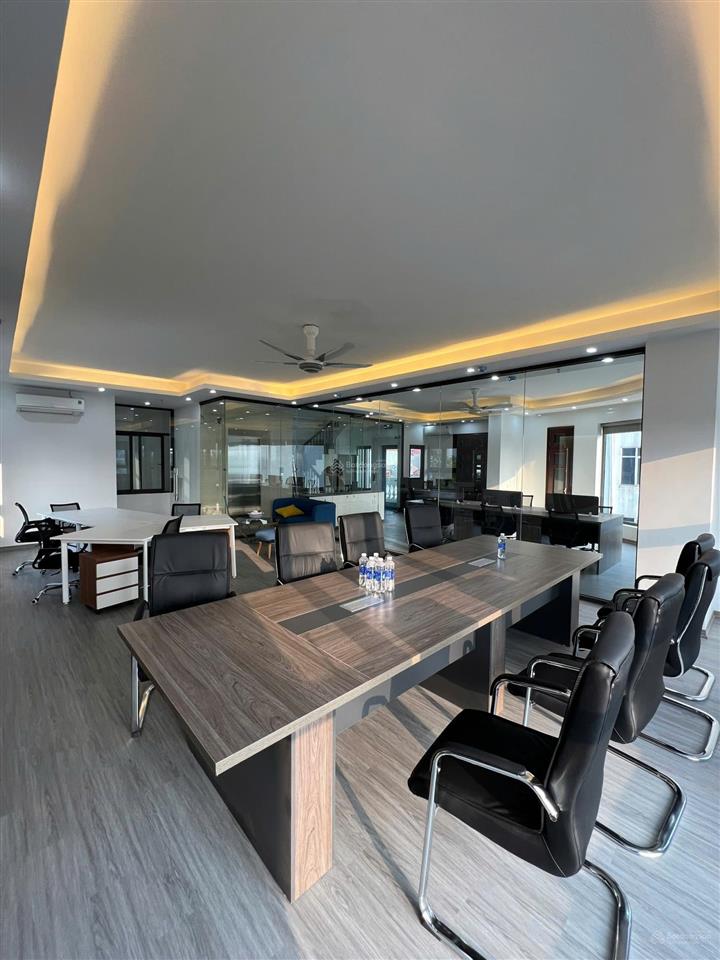 Thuê mặt sàn 120m2 mt 10m2  full kính, full nội thất vp, gần ga metro, đỗ oto, xe máy, camera full