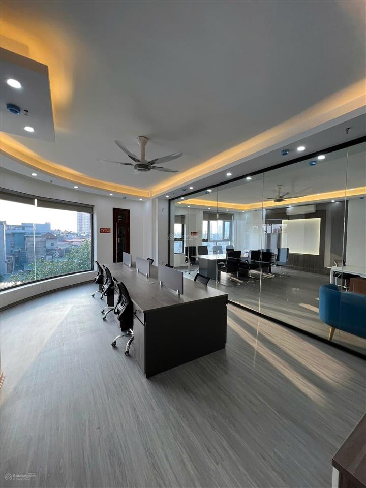 Thuê mặt sàn 120m2 full kính, full nội thất vp, dt 120m2, gần ga metro, đỗ oto, xe máy, camera full