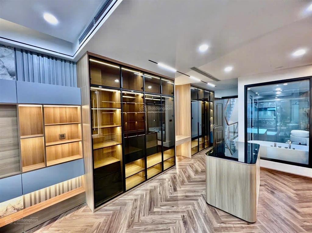 Vỡ bank bán gắp nhà mặt phố nguyễn văn cừ 65m x 7 tằng thang máy, kinh doanh 80 triệu/th 32.9 ty