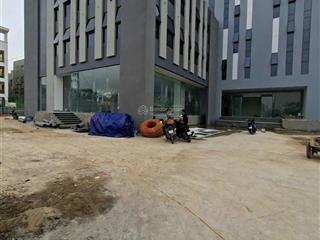 Cần chuyển nhượng tòa nhà dịch vụ dt 3.200m2 tại long biên lô góc 4 mt giá 410 tỷ