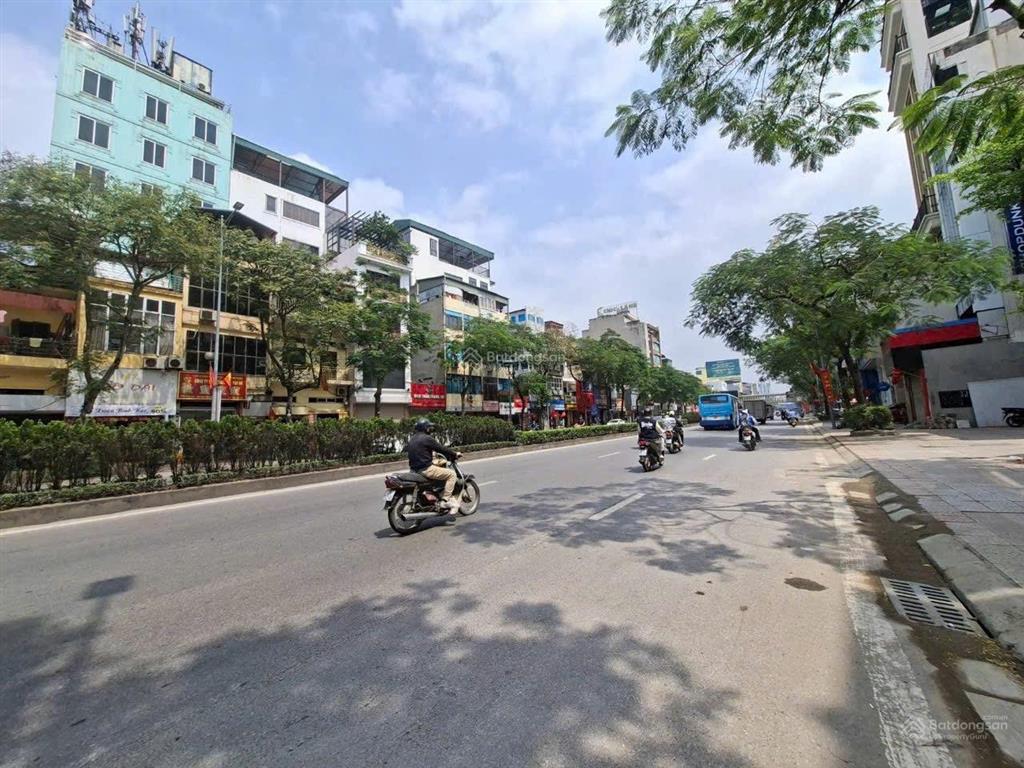 Cần chuyển nhượng toà nhà thương mại dịch vụ dt.
1060m2 doanh thu 7.2 tỷ mặt phố vip quận long biên