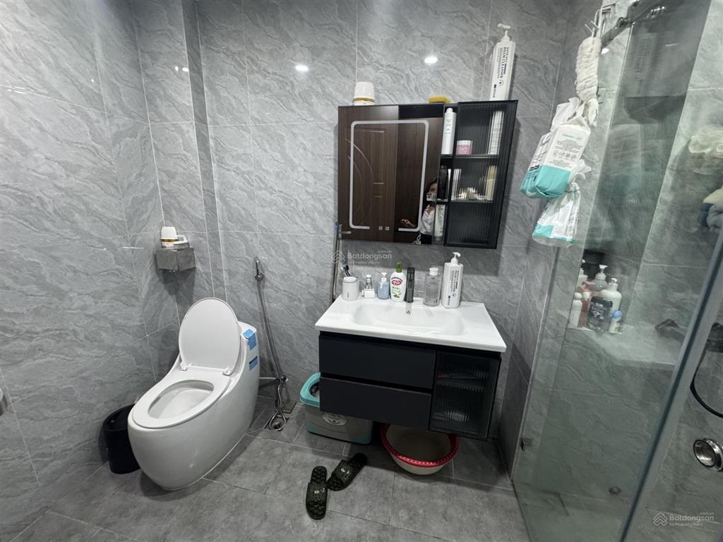 Bán nhà hoa lâm, ngay sau big c long biên dt 65m2 x 6 tầng thang máy tặng full nội thất chỉ 18.5 tỷ