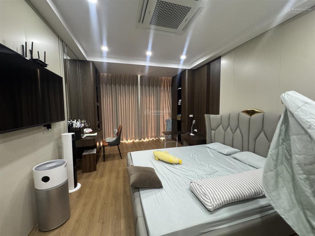 Bán nhà hoa lâm, ngay sau big c long biên dt 65m2 x 6 tầng thang máy tặng full nội thất chỉ 18.5 tỷ