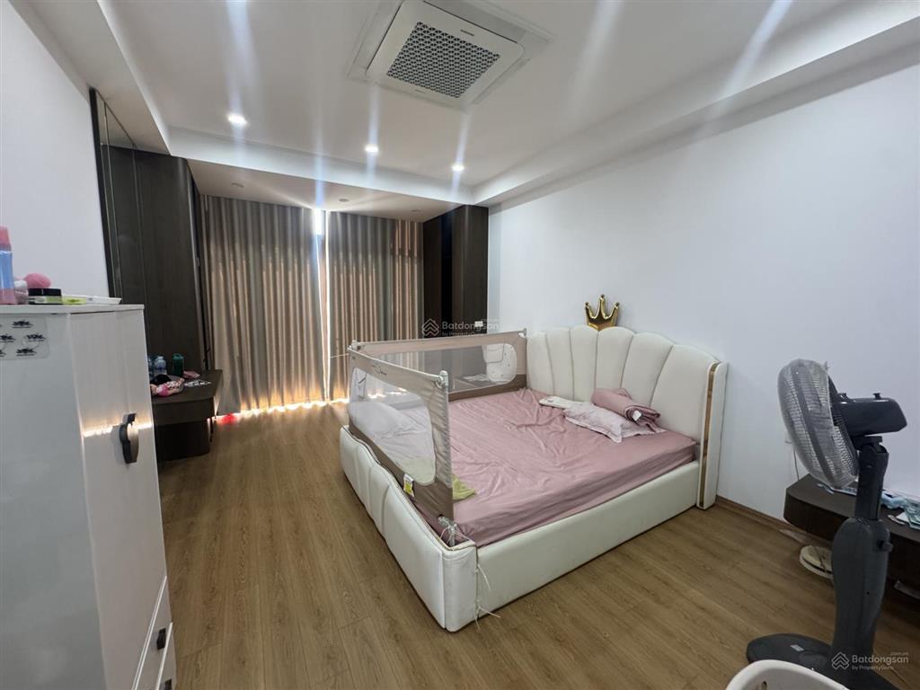 Bán nhà hoa lâm, ngay sau big c long biên dt 65m2 x 6 tầng thang máy tặng full nội thất chỉ 18.5 tỷ