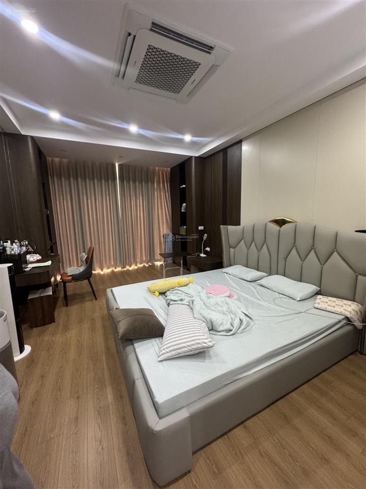 Bán nhà hoa lâm, ngay sau big c long biên dt 65m2 x 6 tầng thang máy tặng full nội thất chỉ 18.5 tỷ