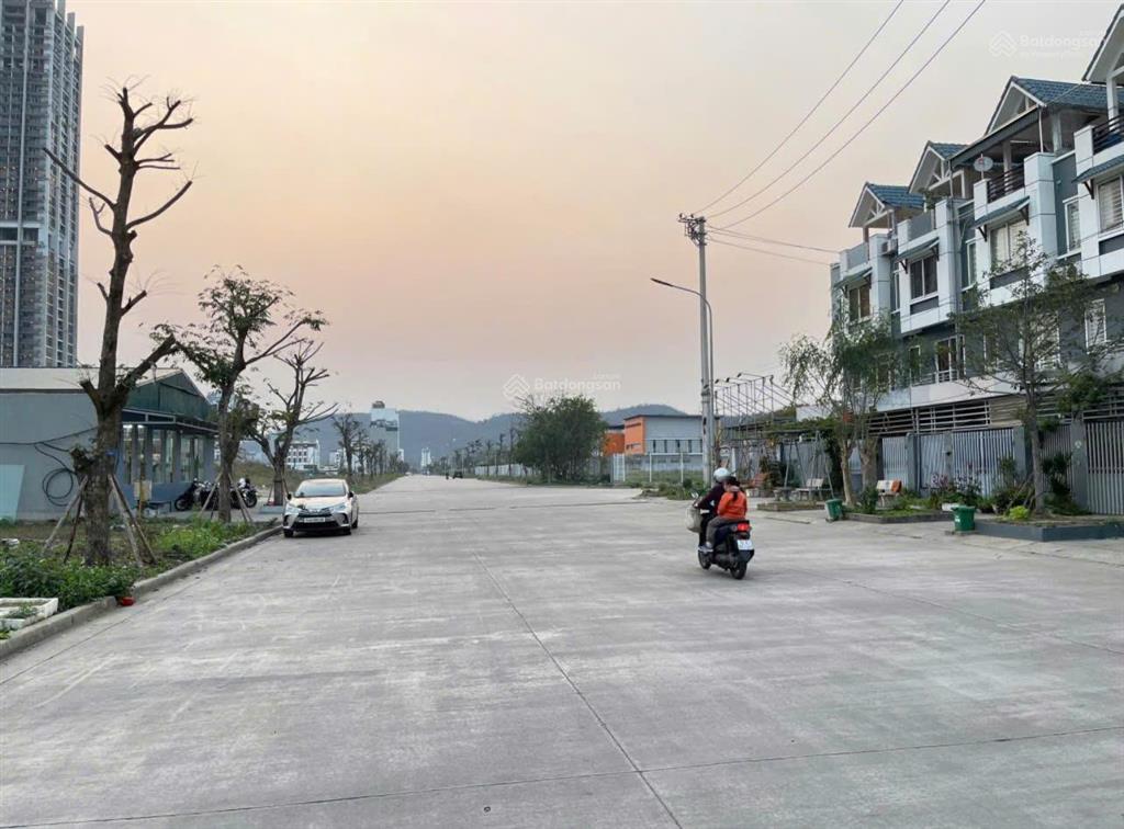 Chính chủ bán đất nền đa giác trước liền kề san hô hướng bắc đường to