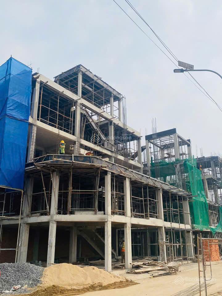 Nhà phố sổ đỏ hoàn chỉnh chỉ 7 tỷ ngay akari cách võ văn kiệt 200m, xây sẵn 1 trệt  4 lầu