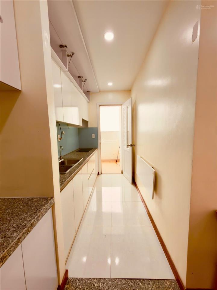 Căn 2pn view quận 5 pháo hoa tầng trung, sẵn nội thất nhà mới chỉ 3,3 tỷ