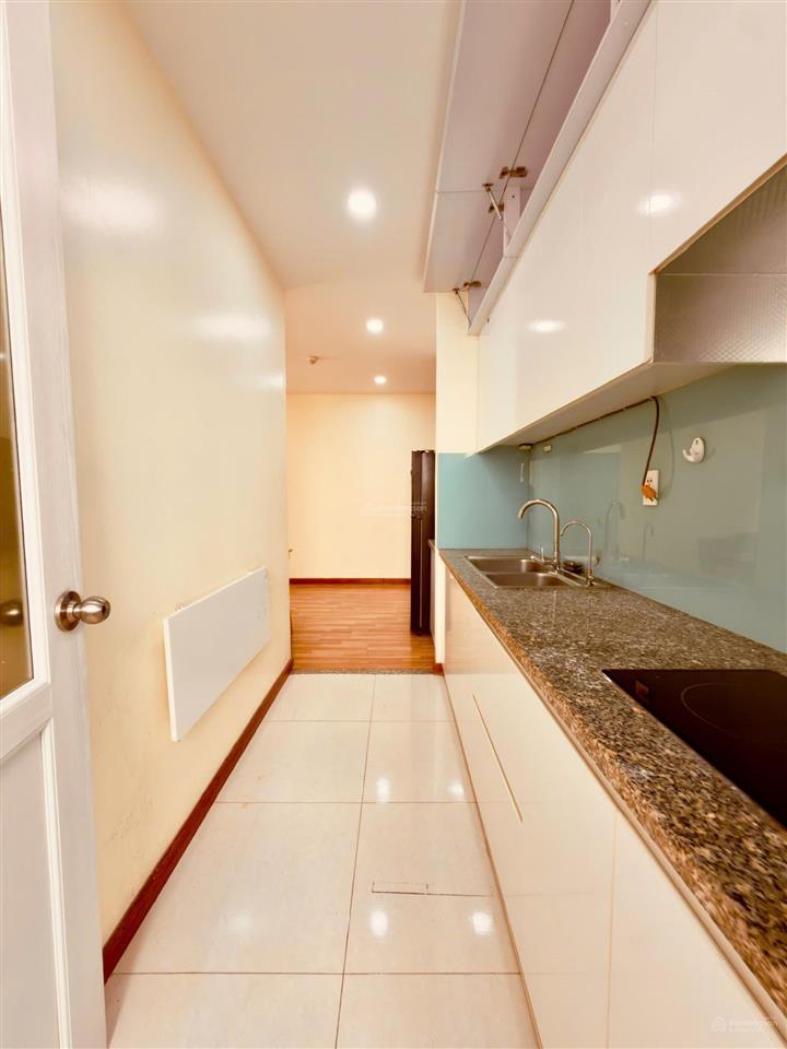 Căn 2pn view quận 5 pháo hoa tầng trung, sẵn nội thất nhà mới chỉ 3,3 tỷ