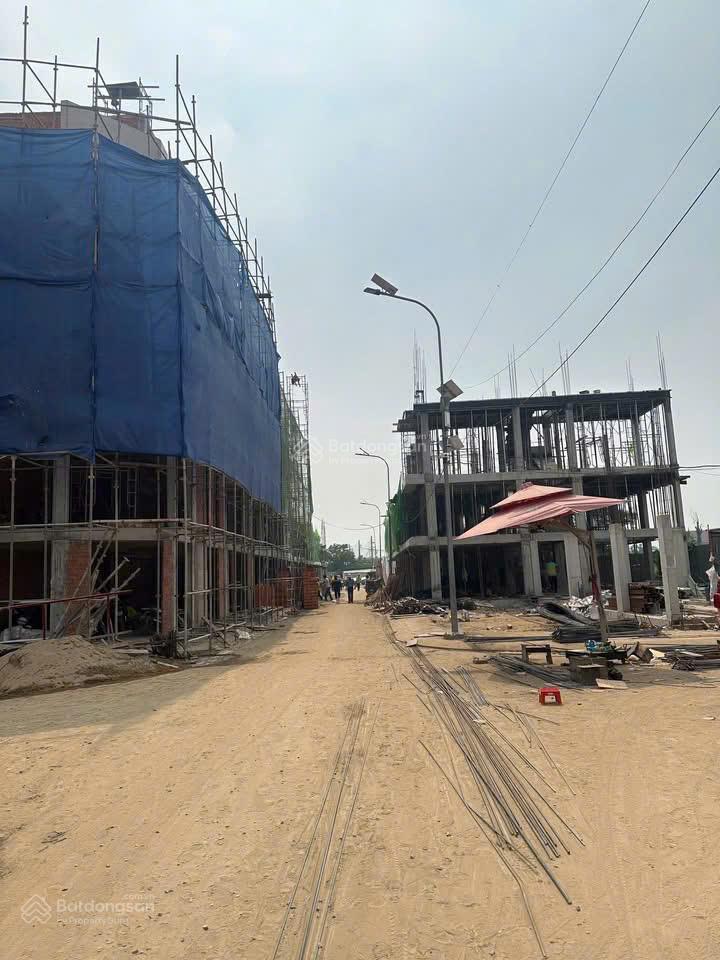 Thanh toán 2,4 tỷ sẵn nhà phố 4 lầu ngay akari anh chị ơi, mua đầu tư rẻ chỉ 6,5 tỷ