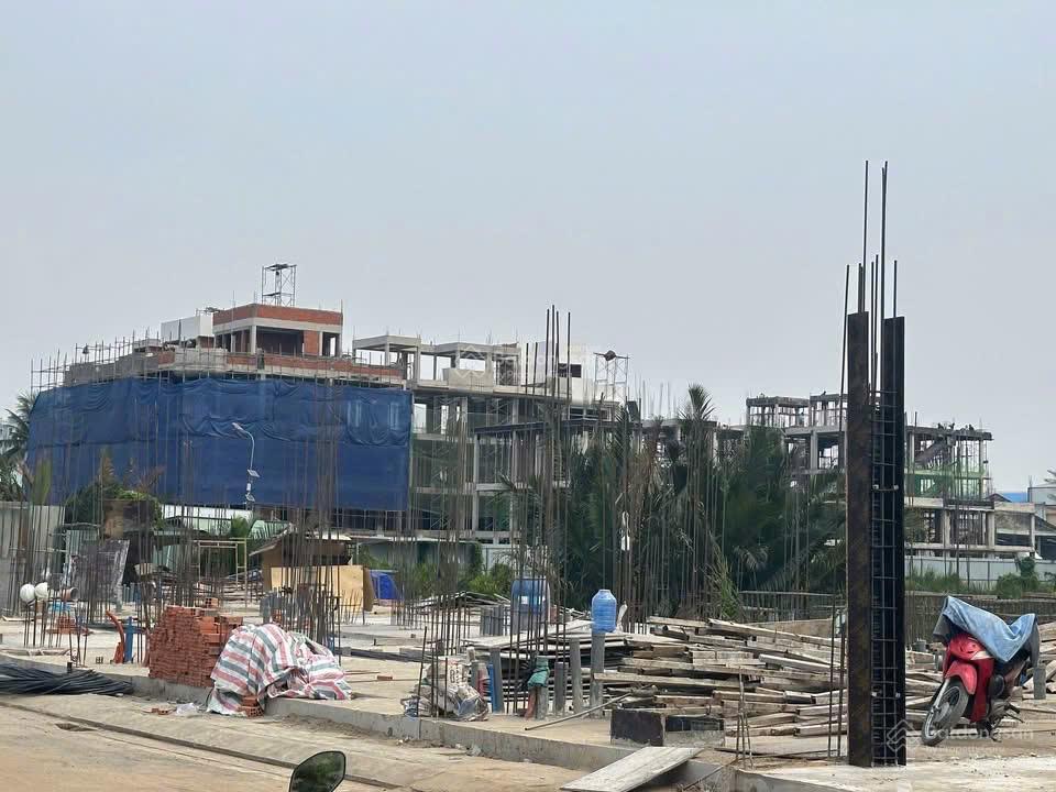 Thanh toán 2,4 tỷ sẵn nhà phố 4 lầu ngay akari anh chị ơi, mua đầu tư rẻ chỉ 6,5 tỷ