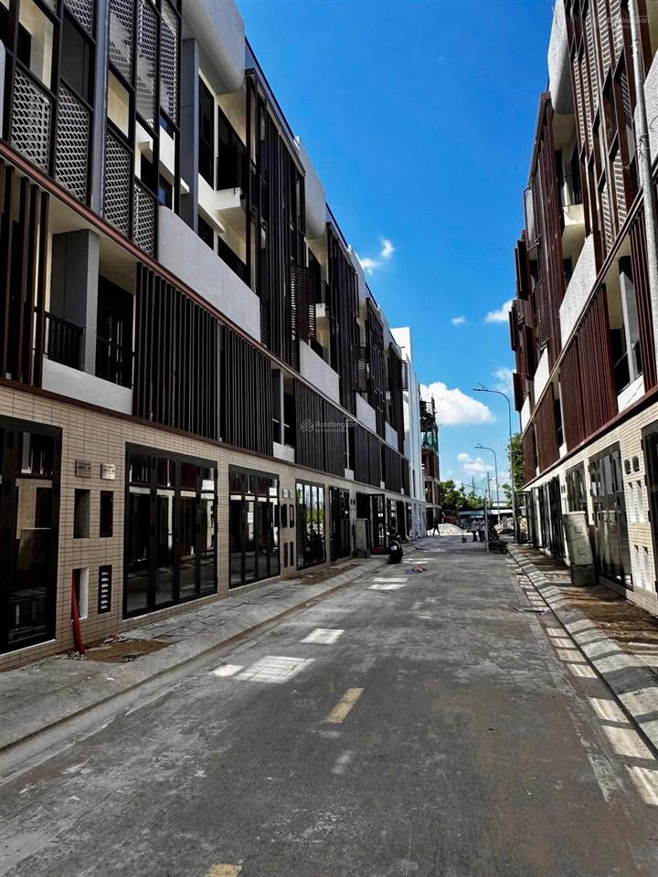 Thanh toán hiện tại 2,4 tỷ nhà phố sei harmony cách võ văn kiệt chỉ 200m  giá siêu tốt đầu tư