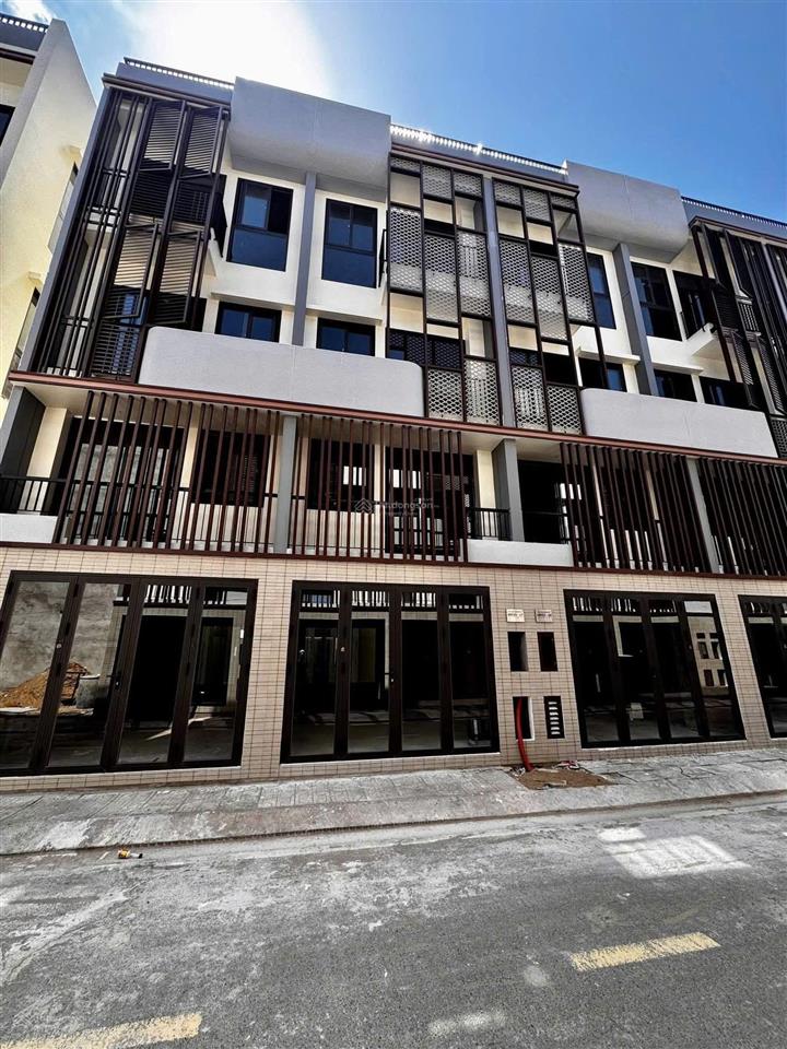 Căn góc đẹp chỉ 8 tỷ, xây sẵn 1 trệt 4 lầu  thiết kế gỗ nhật đẹp khu