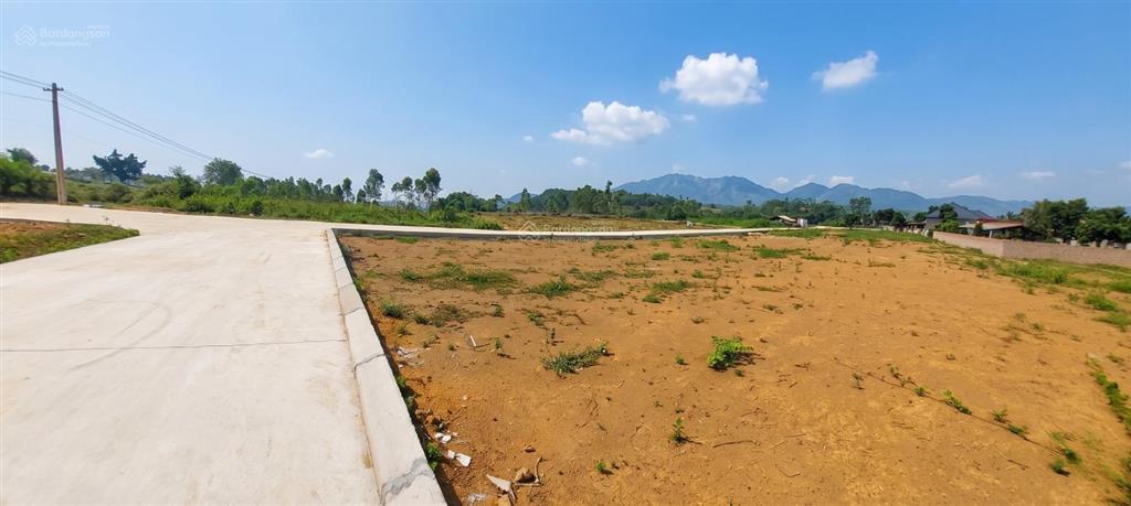 (chính chủ) bán đất nhỉnh 300m2 gần trường chợ, đường thông, lô góc, cách hoà lạc 45p, 1.x tỷ