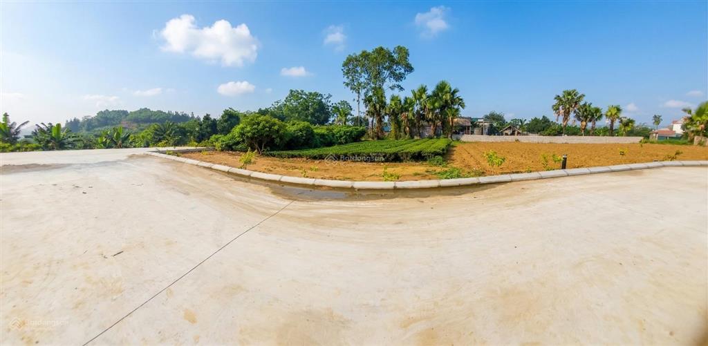 (chính chủ) bán đất 93m2 gần trường chợ, đường thông, lô góc, cách hoà lạc 45p, giá 6xx triệu