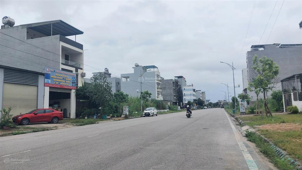 Bán ô đất 110m2, trục đường kinh doanh, nam ga  bãi cháy, hạ long