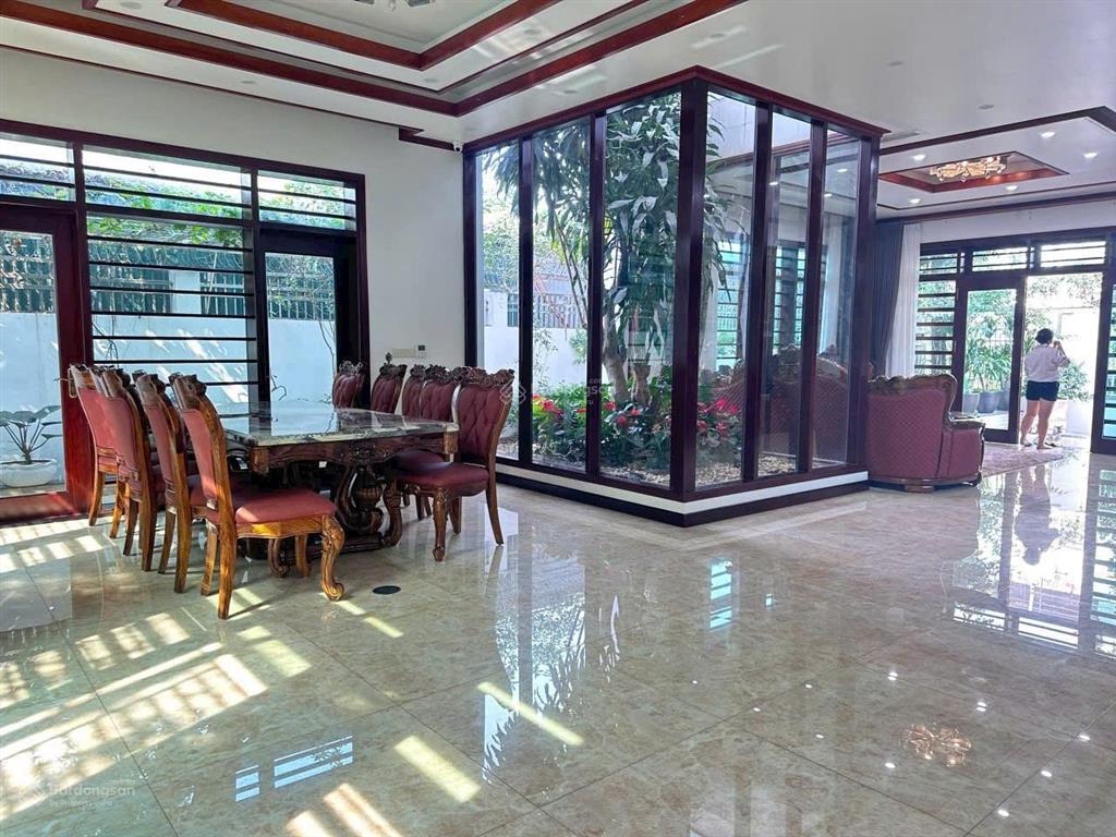 Bán biệt thự trung tâm bãi cháy