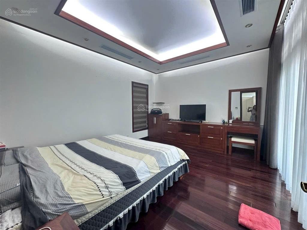 Bán biệt thự trung tâm bãi cháy