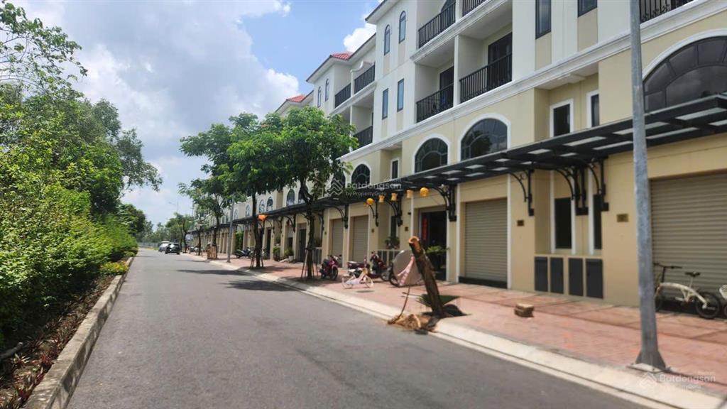 Cho thuê shophouse senturia nam sài gòn bàn giao thô 180m2 sử dụng